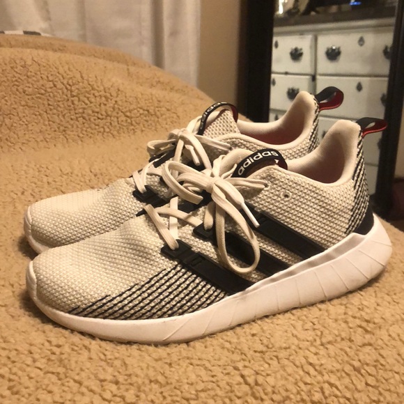 Men’s 8 White Adidas Tennis Shoes - Picture 1 of 3